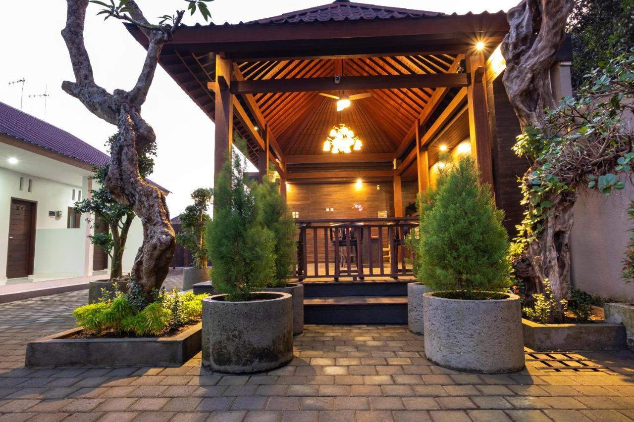 Oyo 3716 Dijobi Hotel Sempidi Exterior photo